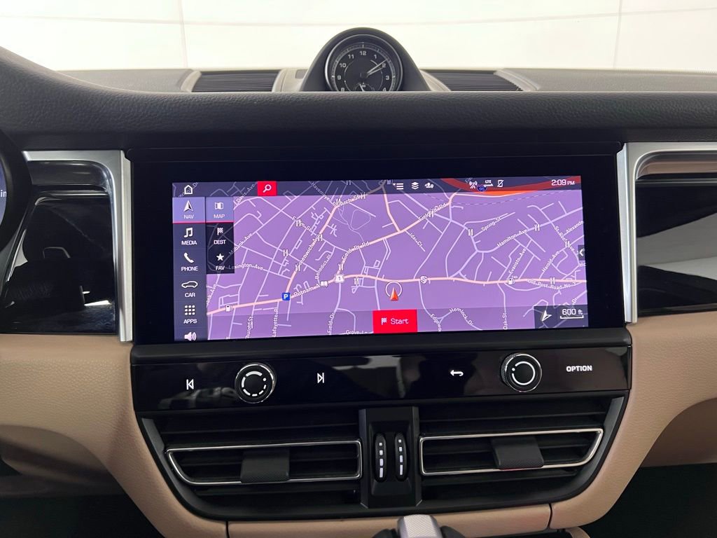 Certified 2023 Porsche Macan Turbo AWD/4WD image 33