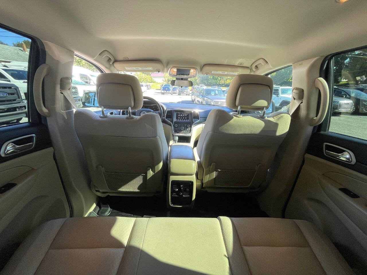 Used 2019 Jeep Grand Cherokee Laredo image 38