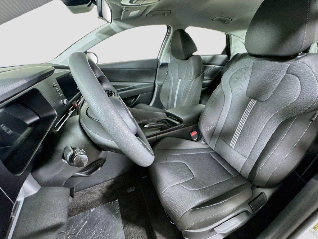 New 2026 Hyundai Elantra SE FWD image 17