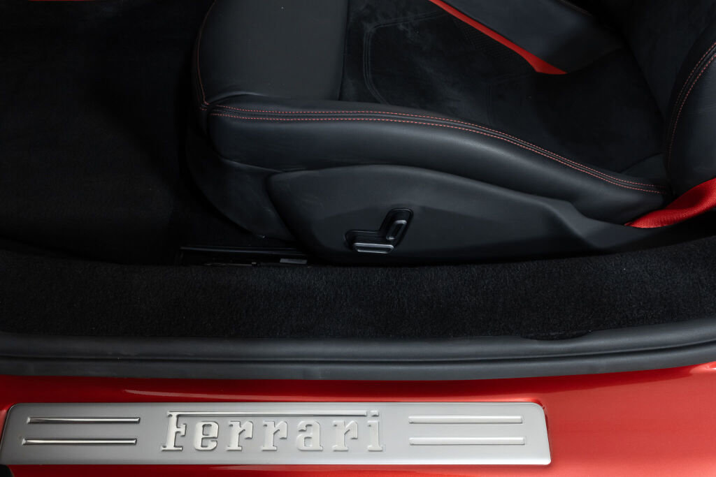 Used 2024 Ferrari 296 GTS RWD image 32