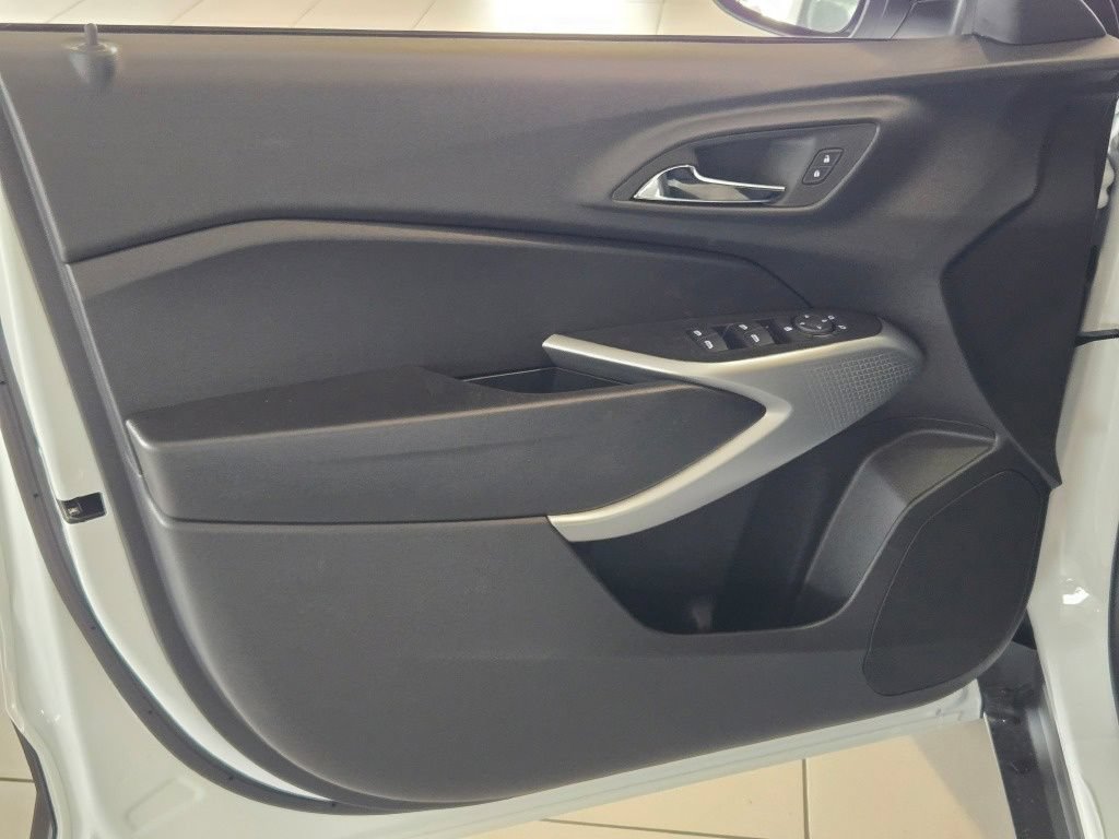 New 2026 Chevrolet Trax RS w/ Driver Confidence Package FWD image 17