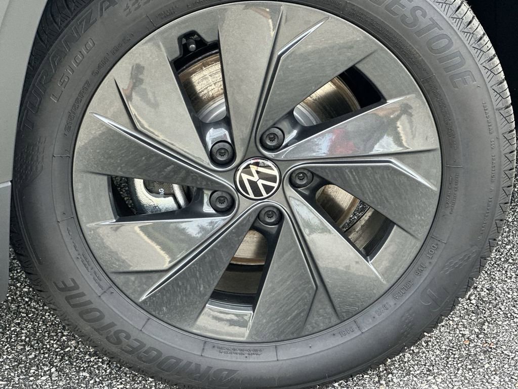 New 2025 Volkswagen Taos S image 10