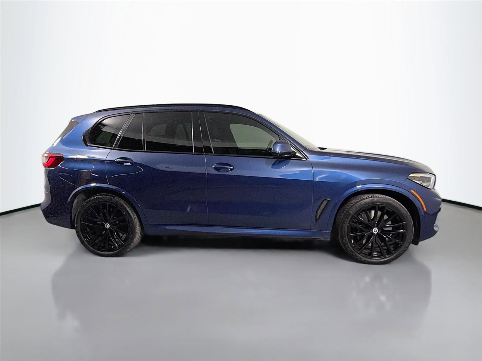 Certified 2023 BMW X5 M50i w/ Parking Assistance Package AWD/4WD image 4
