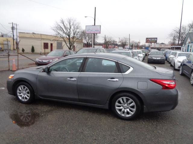Used 2016 Nissan Altima 2.5 S w/ Power Driver Seat Package image 2