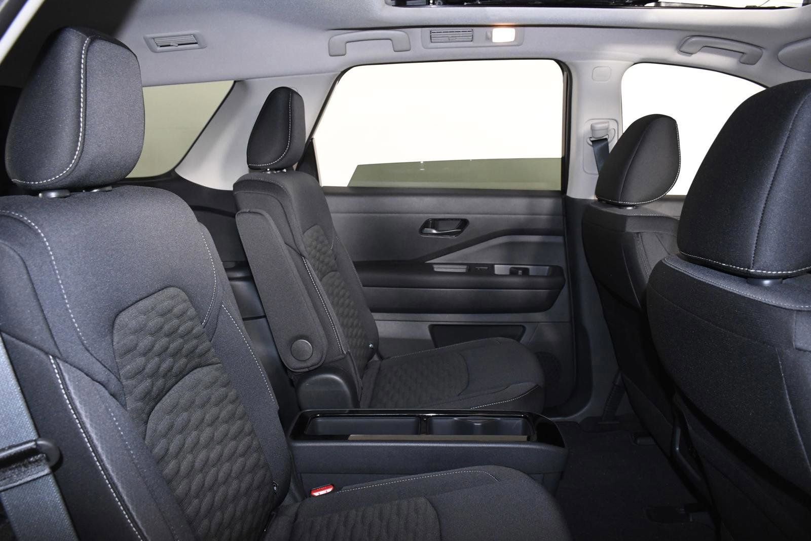 New 2024 Nissan Pathfinder SV w/ SV Premium Package FWD image 28