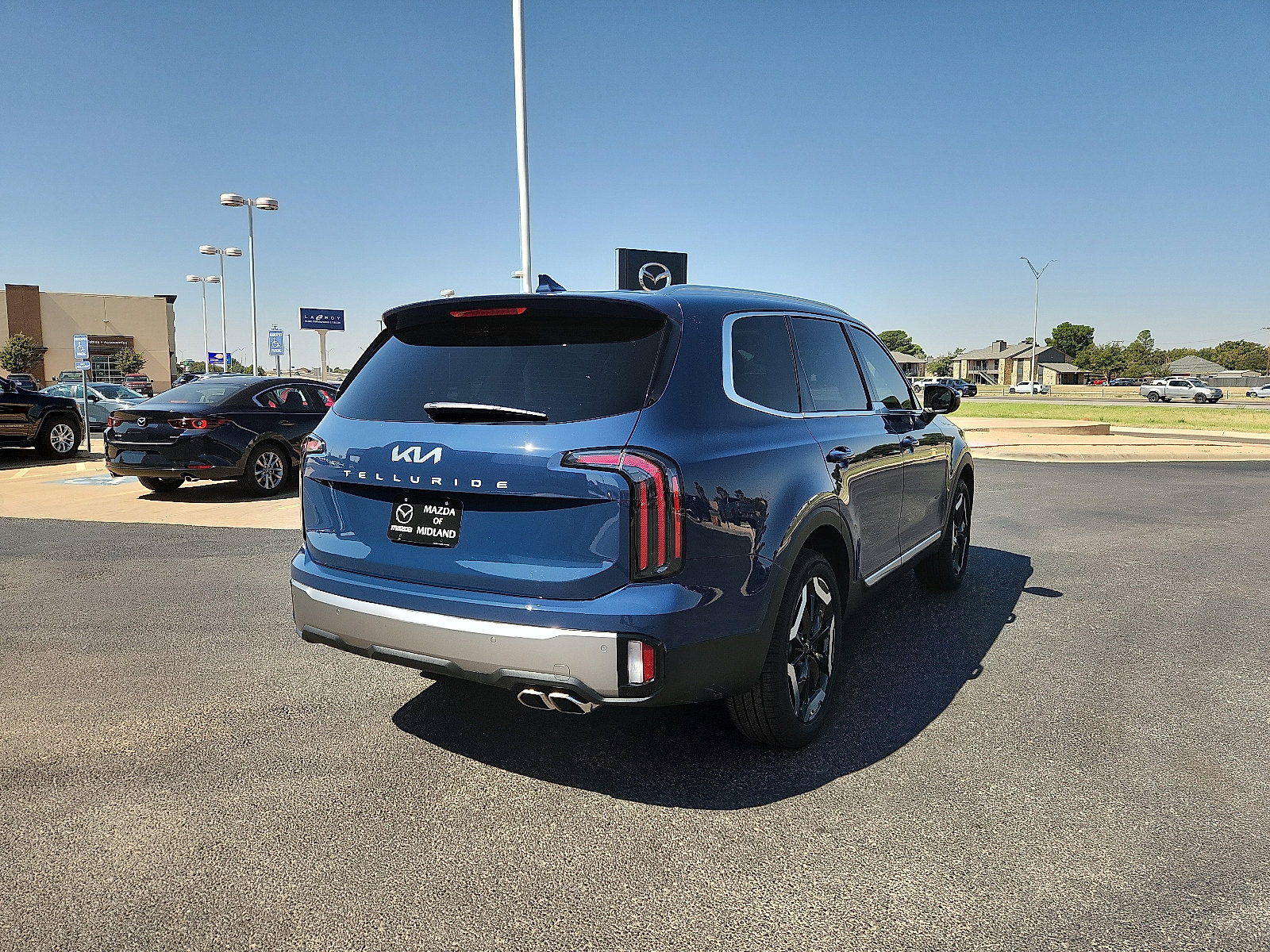 Used 2025 Kia Telluride EX w/ EX Captain's Chair Package image 7