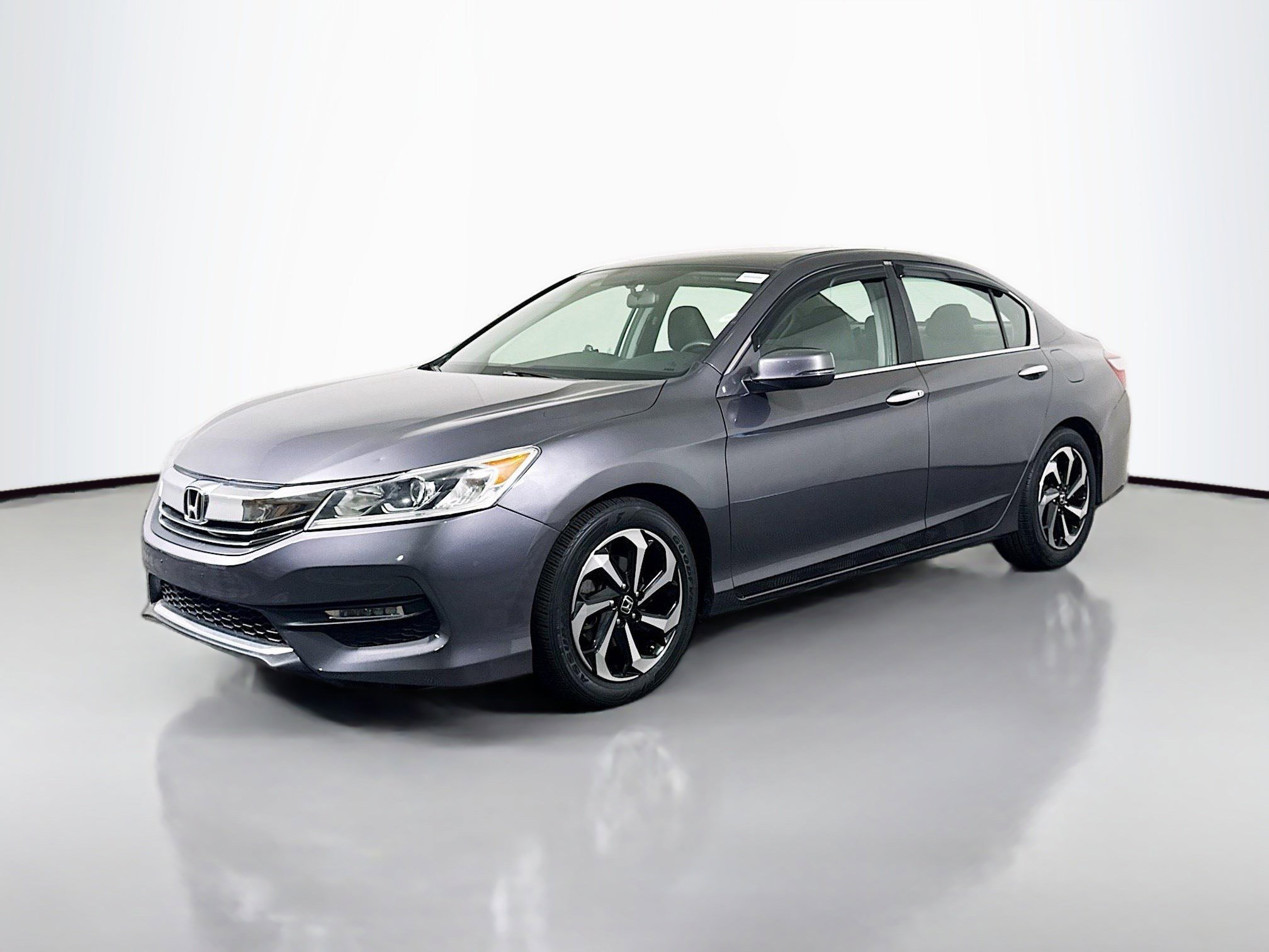 Used 2017 Honda Accord EX image 4