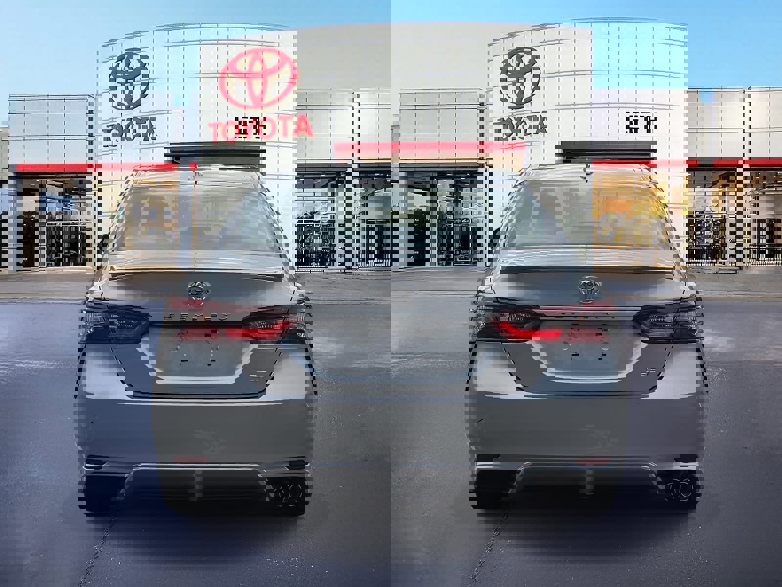 Used 2024 Toyota Camry SE image 6