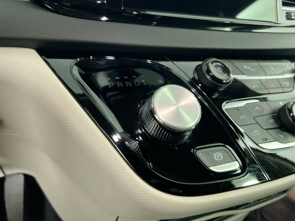 Used 2024 Chrysler Pacifica Touring-L FWD image 22