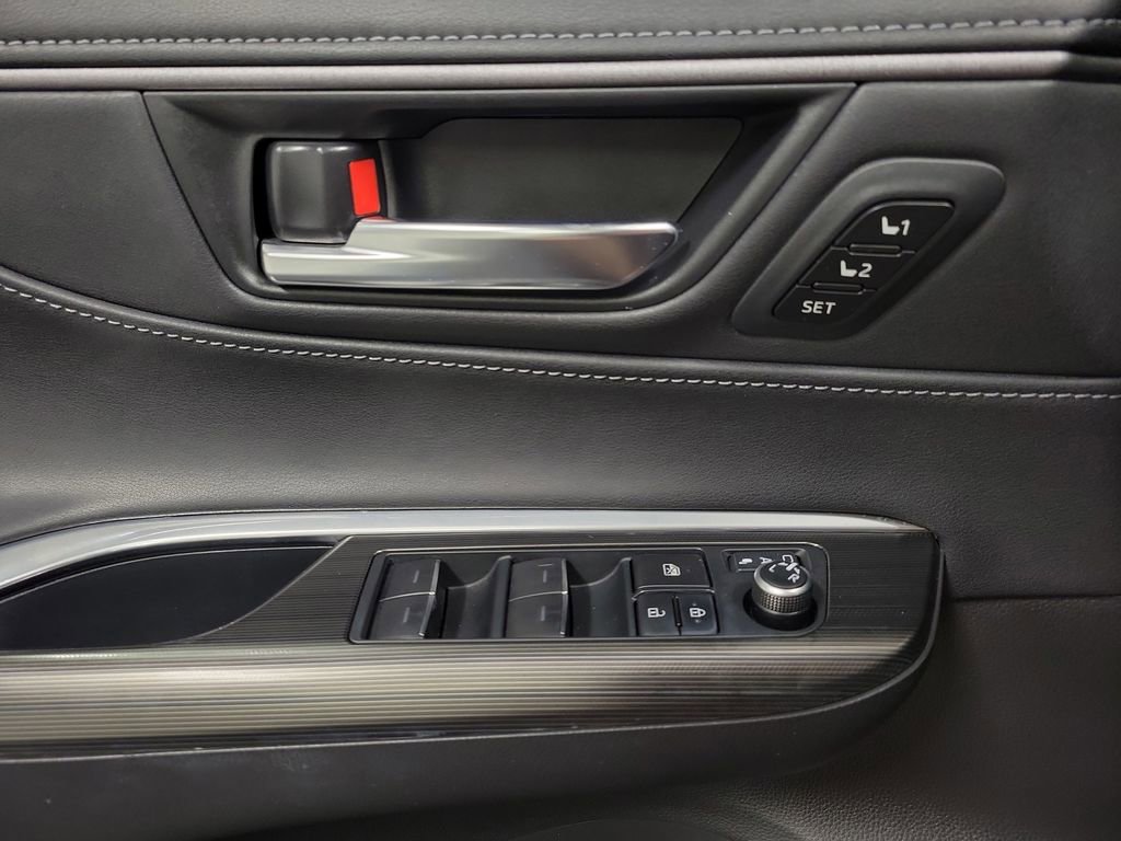 Used 2023 Toyota Venza Nightshade image 19