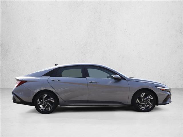 New 2025 Hyundai Elantra SEL image 4