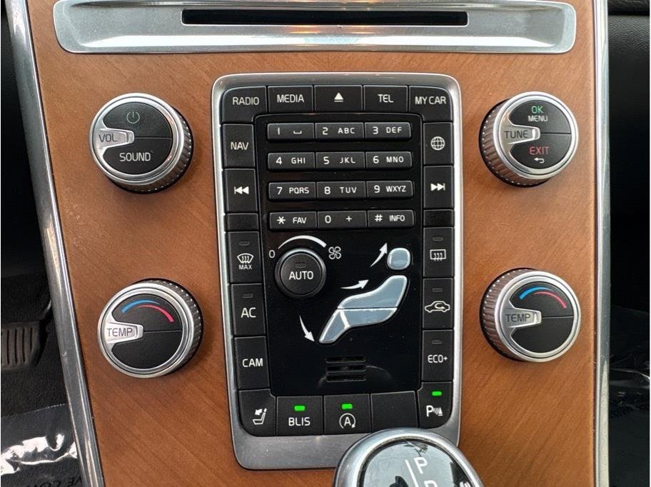 Used 2017 Volvo XC60 T5 Inscription w/ Preferred Option Package image 18