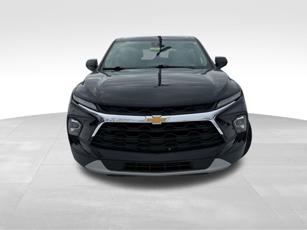 Used 2023 Chevrolet Blazer LT image 2