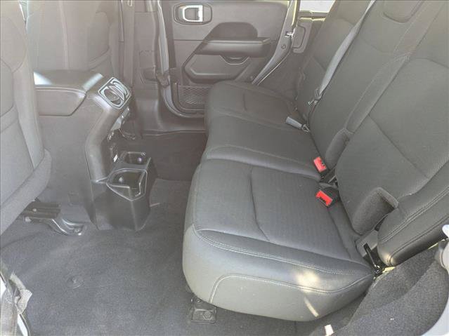 Used 2019 Jeep Wrangler Unlimited Sahara AWD/4WD image 17