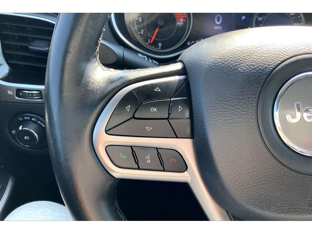 Used 2019 Jeep Cherokee Limited AWD/4WD image 20