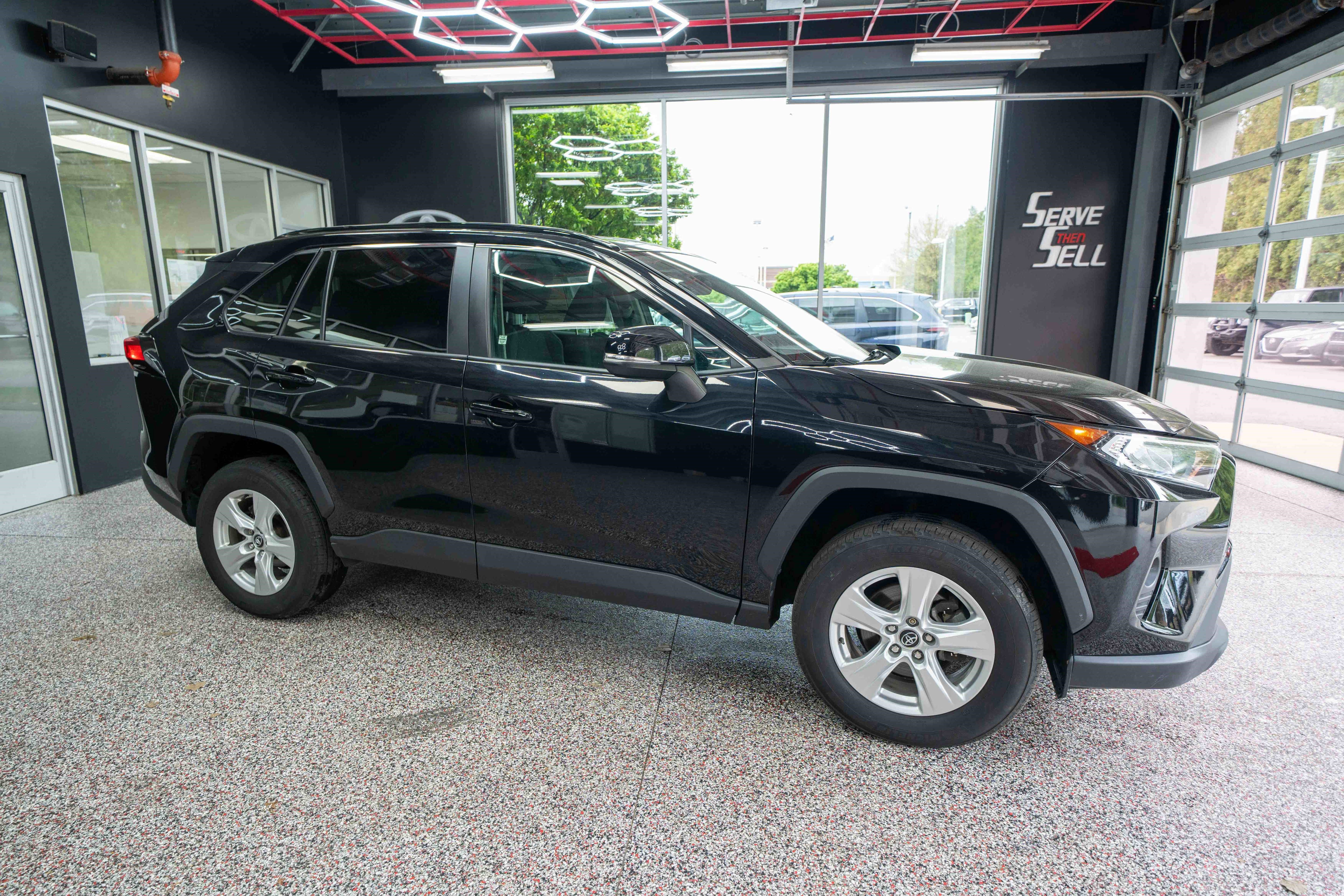 Used 2020 Toyota RAV4 XLE w/ Convenience Package AWD/4WD image 5