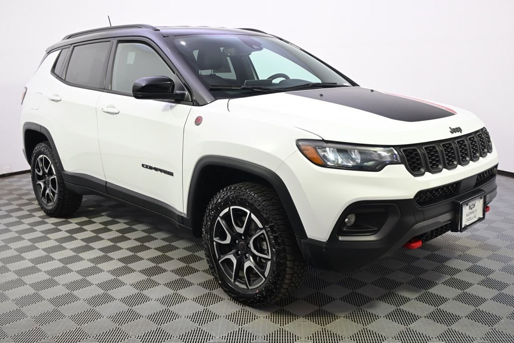 Used 2025 Jeep Compass Trailhawk image 8