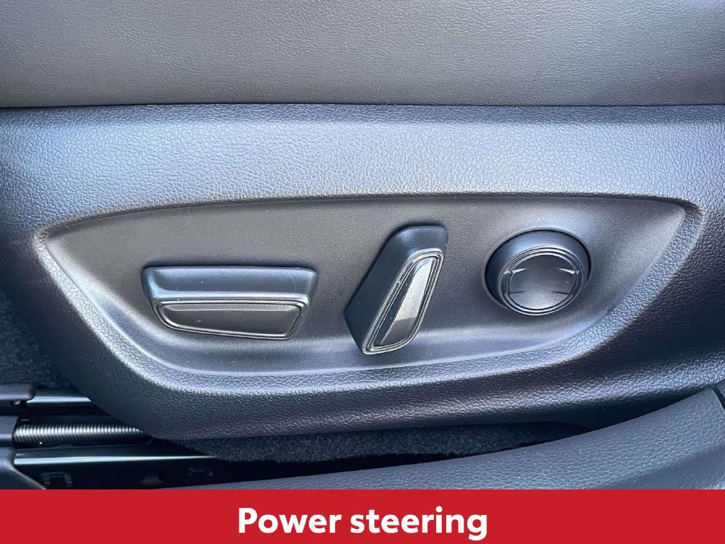 Used 2025 Toyota Prius Plug-In Hybrid FWD image 18
