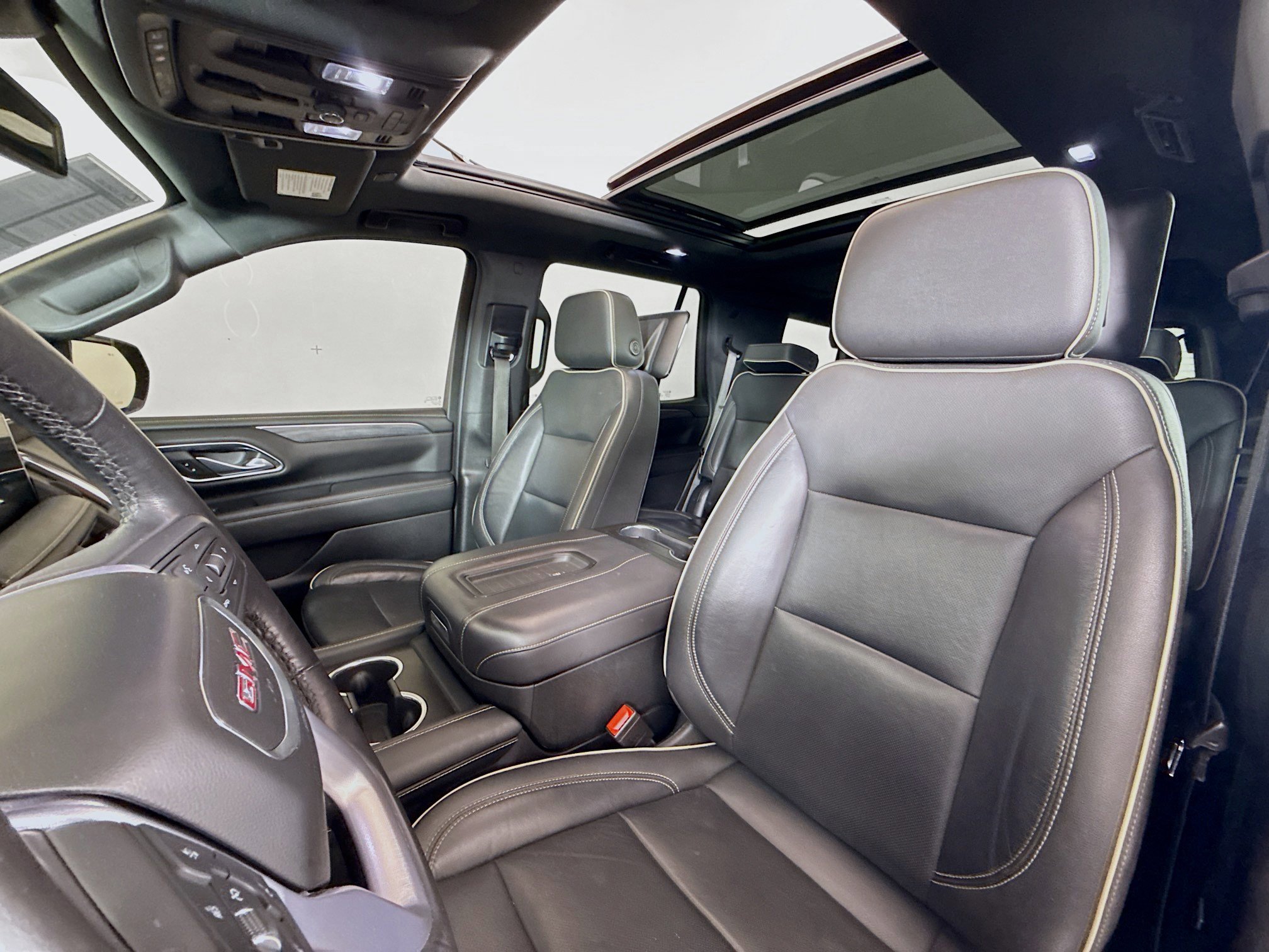 Used 2021 GMC Yukon SLT w/ SLT Premium Package image 11