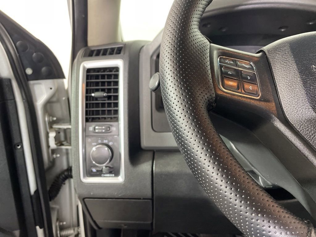 Used 2018 RAM 1500 Classic SLT AWD/4WD image 14
