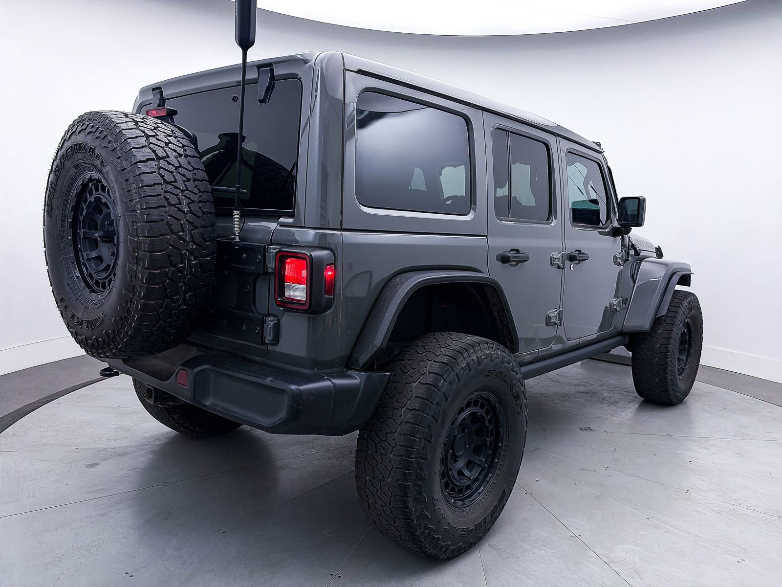 Used 2020 Jeep Wrangler Unlimited Sahara image 10