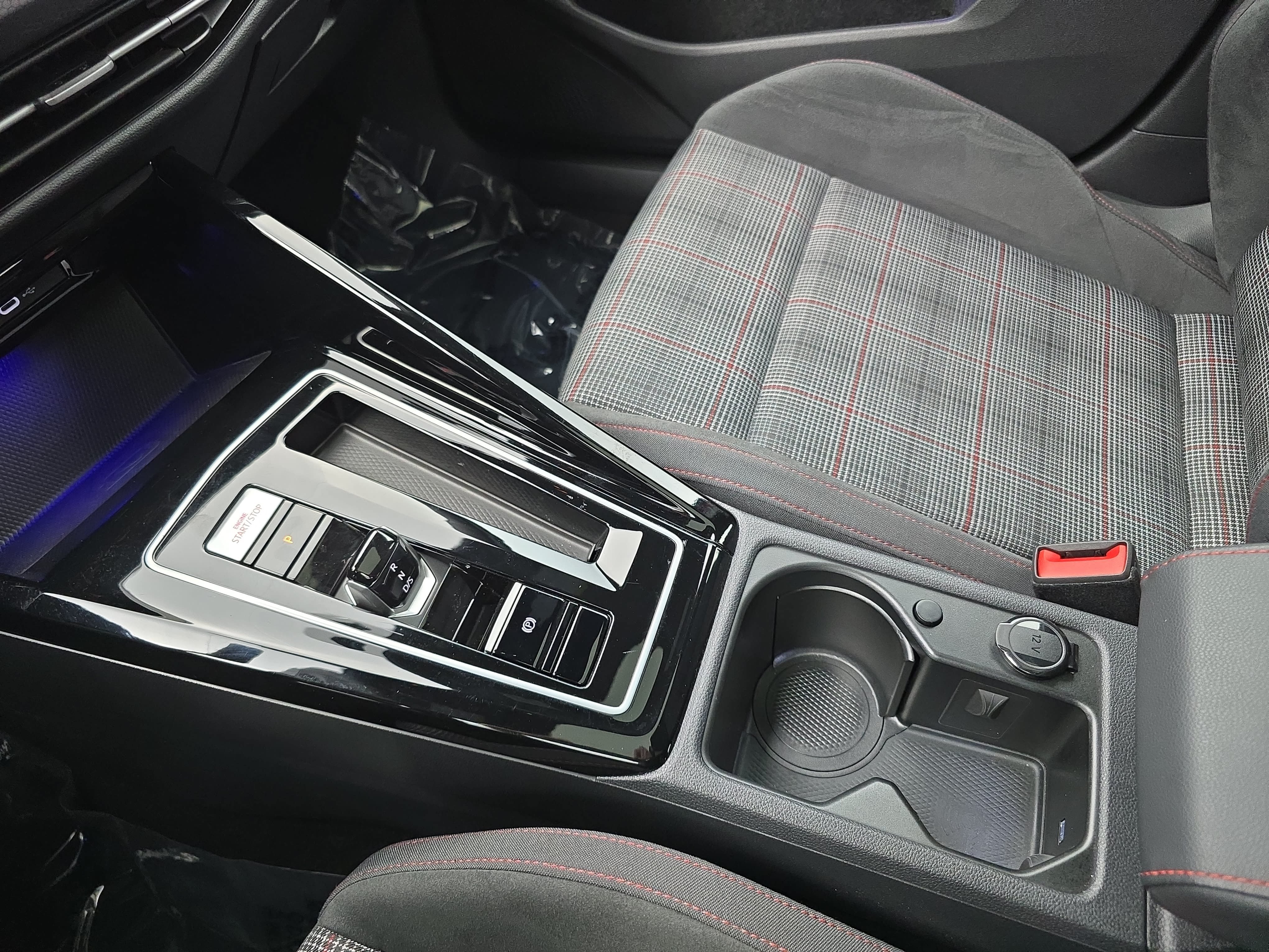 Certified 2024 Volkswagen GTI SE FWD image 24