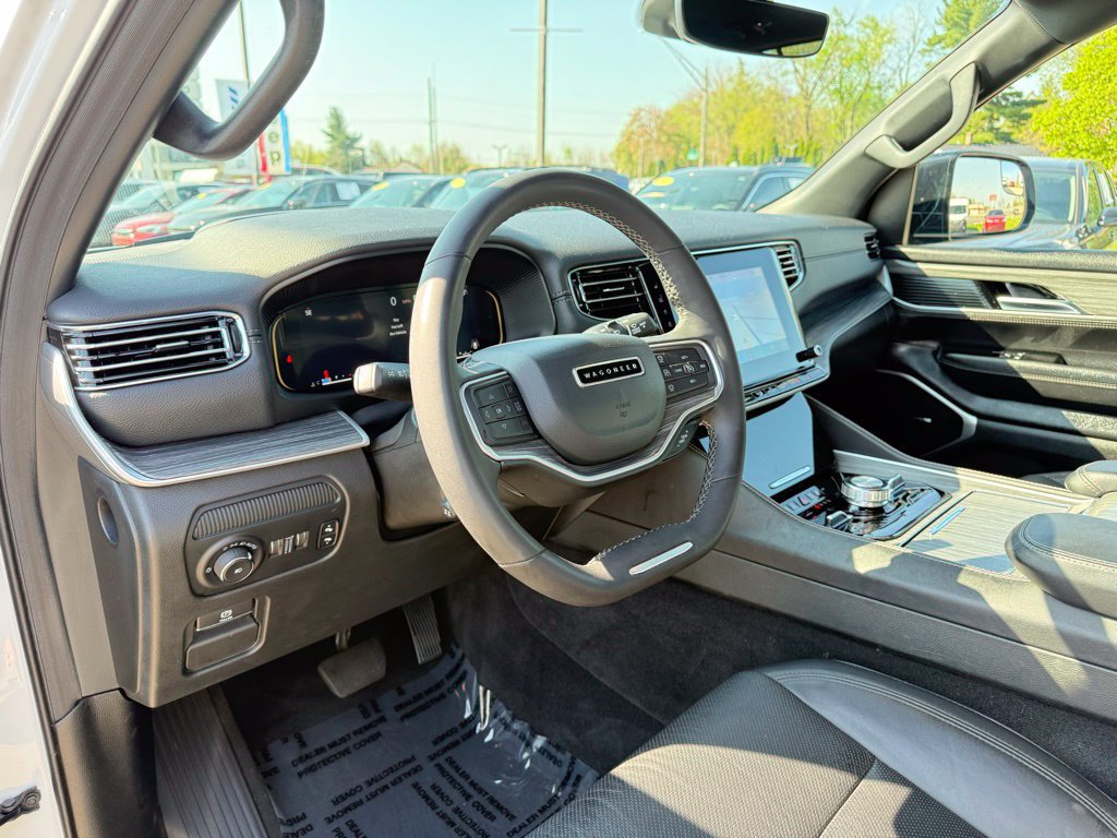 Used 2024 Jeep Wagoneer L Series III w/ Flexible Seating Group AWD/4WD image 15