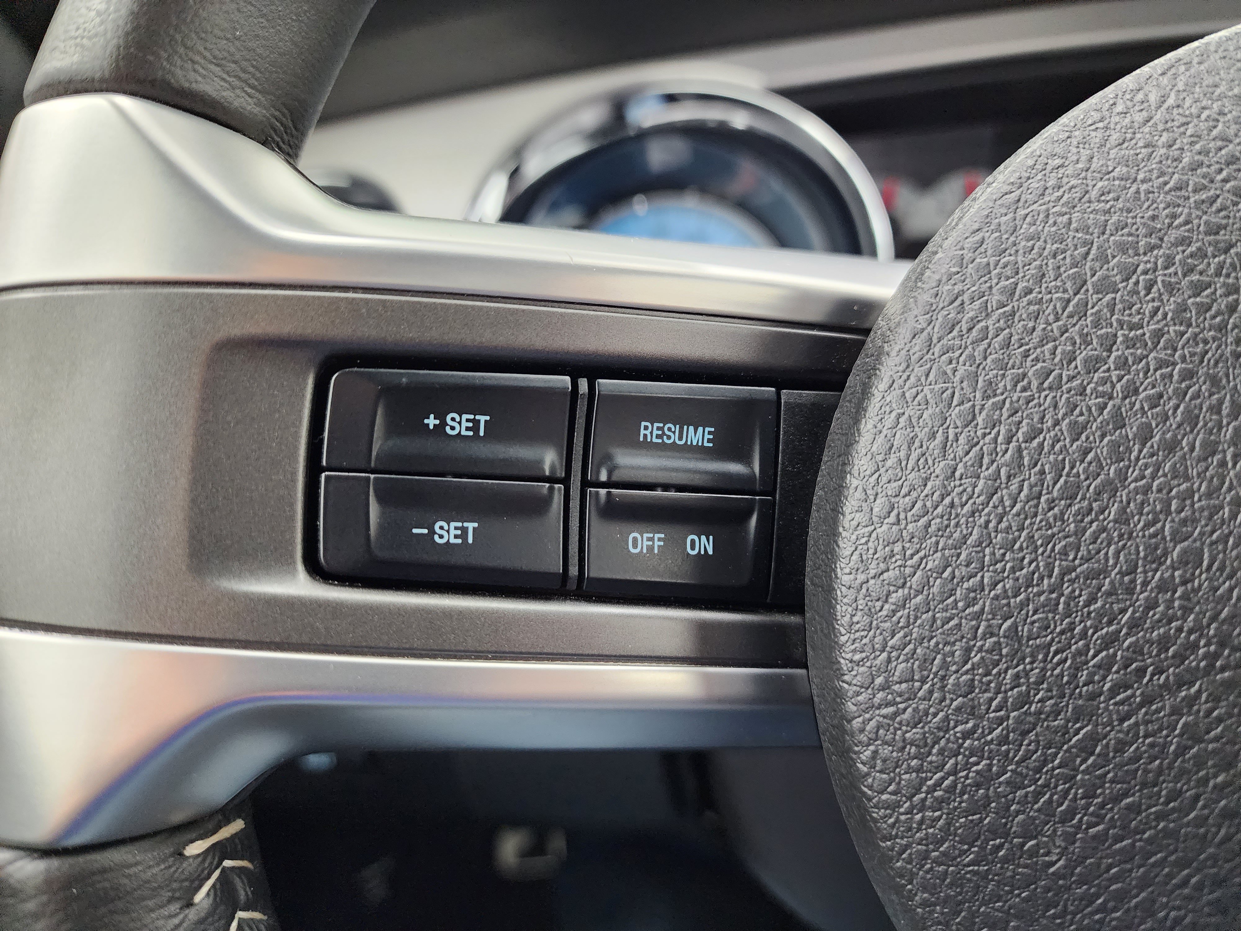 Used 2012 Ford Mustang GT Premium w/ HID Headlamps & Security Pkg RWD image 17