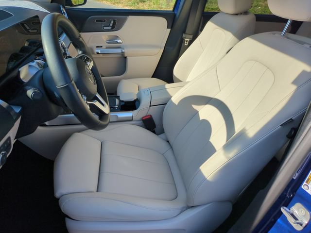 Used 2023 Mercedes-Benz GLB 250 4MATIC w/ Premium Package image 14