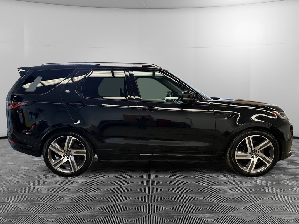 Used 2023 Land Rover Discovery Metropolitan Edition image 6