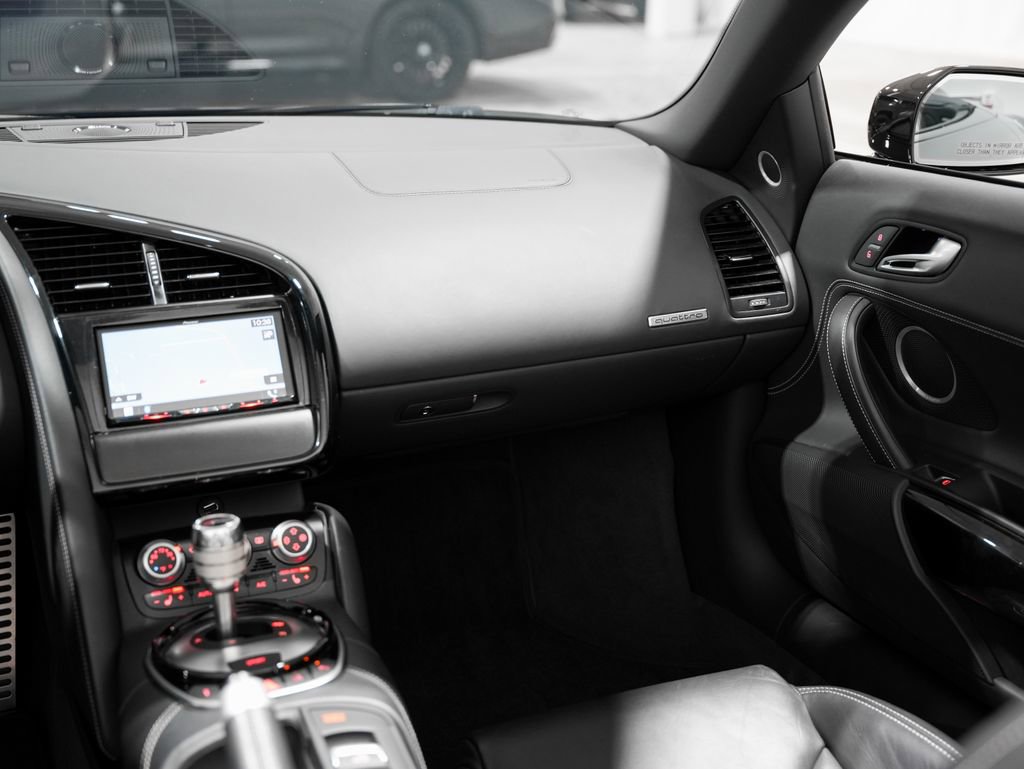 Used 2015 Audi R8 V10 w/ Full Leather Package image 25