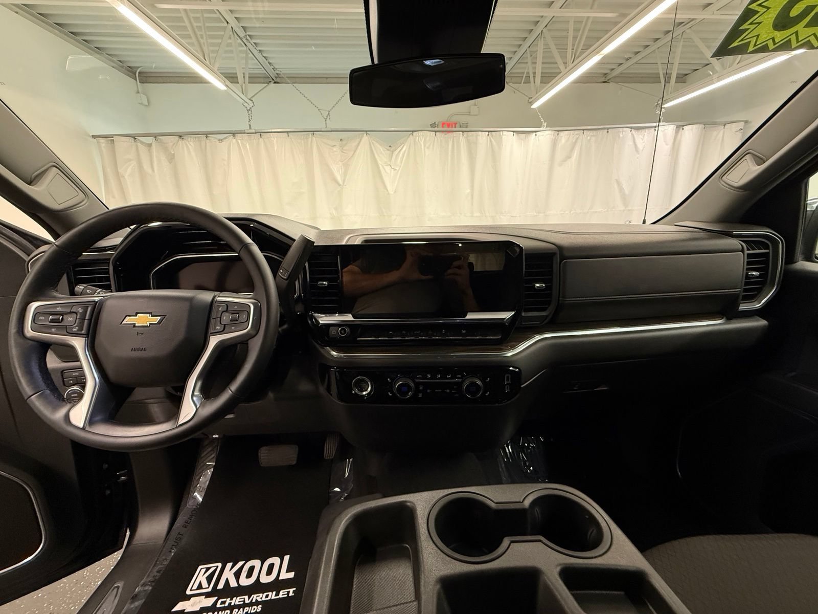 Used 2023 Chevrolet Silverado 1500 LT AWD/4WD image 17