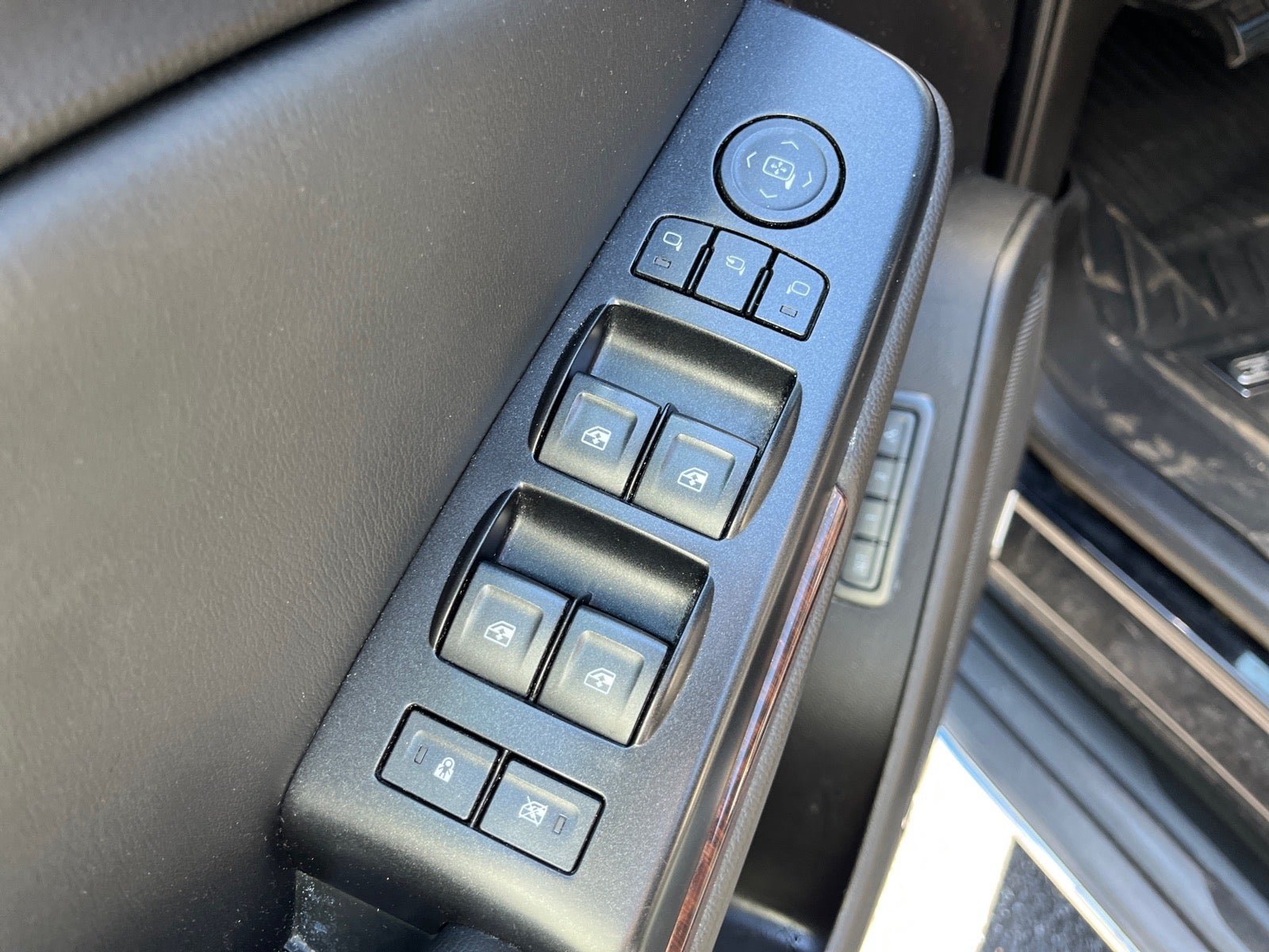 Used 2017 GMC Yukon SLT AWD/4WD image 21