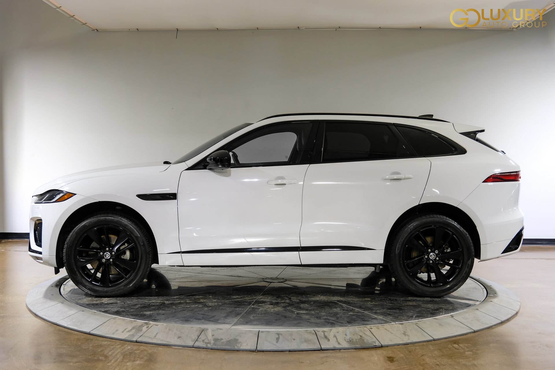 Used 2024 Jaguar F-PACE R-Dynamic S AWD/4WD image 13