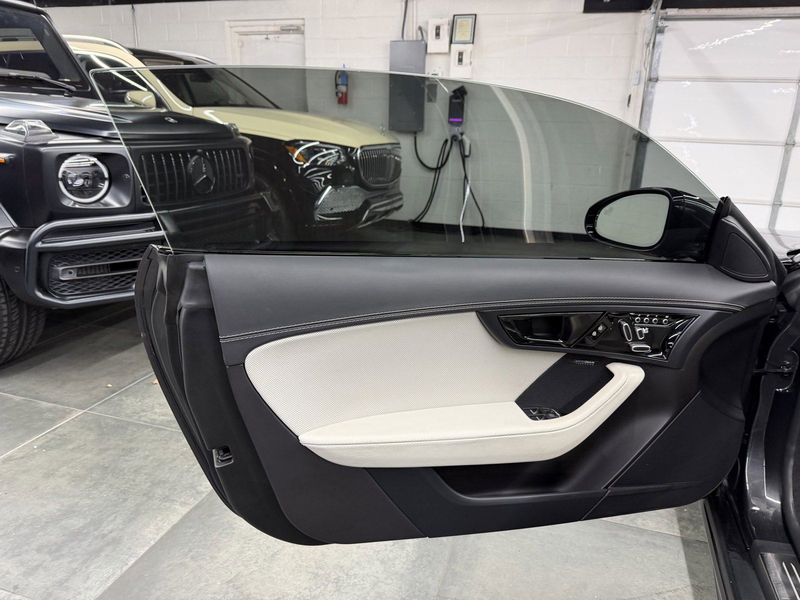 Used 2023 Jaguar F-TYPE R-Dynamic image 21