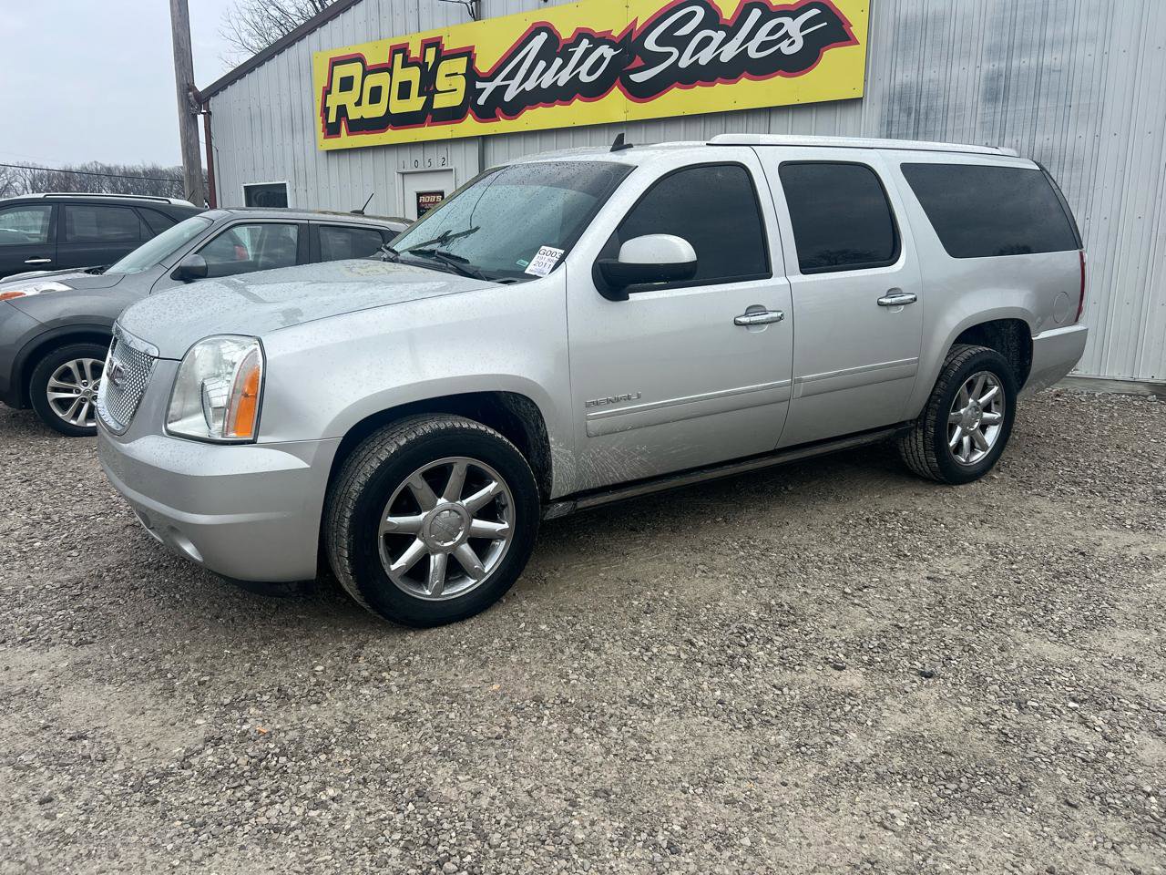 Used 2011 GMC Yukon XL Denali AWD/4WD image 1