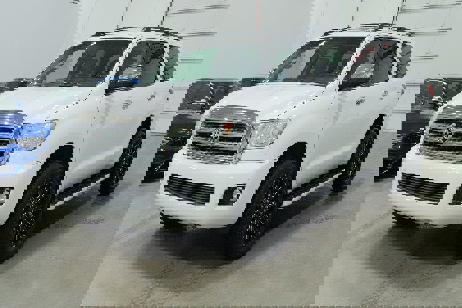 Used 2010 Toyota Sequoia Limited image 3