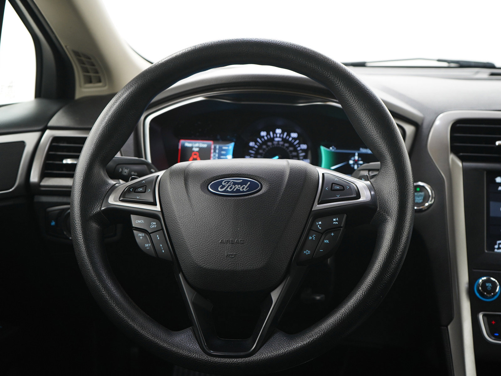Used 2019 Ford Fusion SE FWD image 15