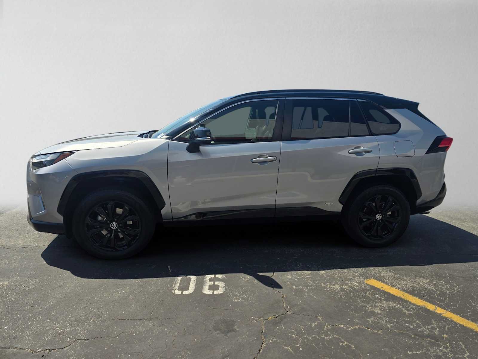 Used 2023 Toyota RAV4 XSE AWD/4WD image 6