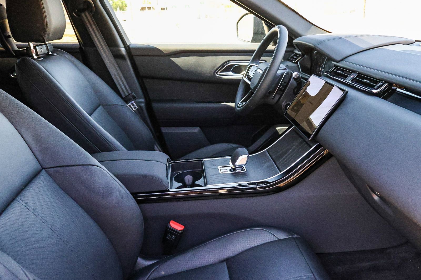 New 2026 Land Rover Range Rover Velar Dynamic SE image 17