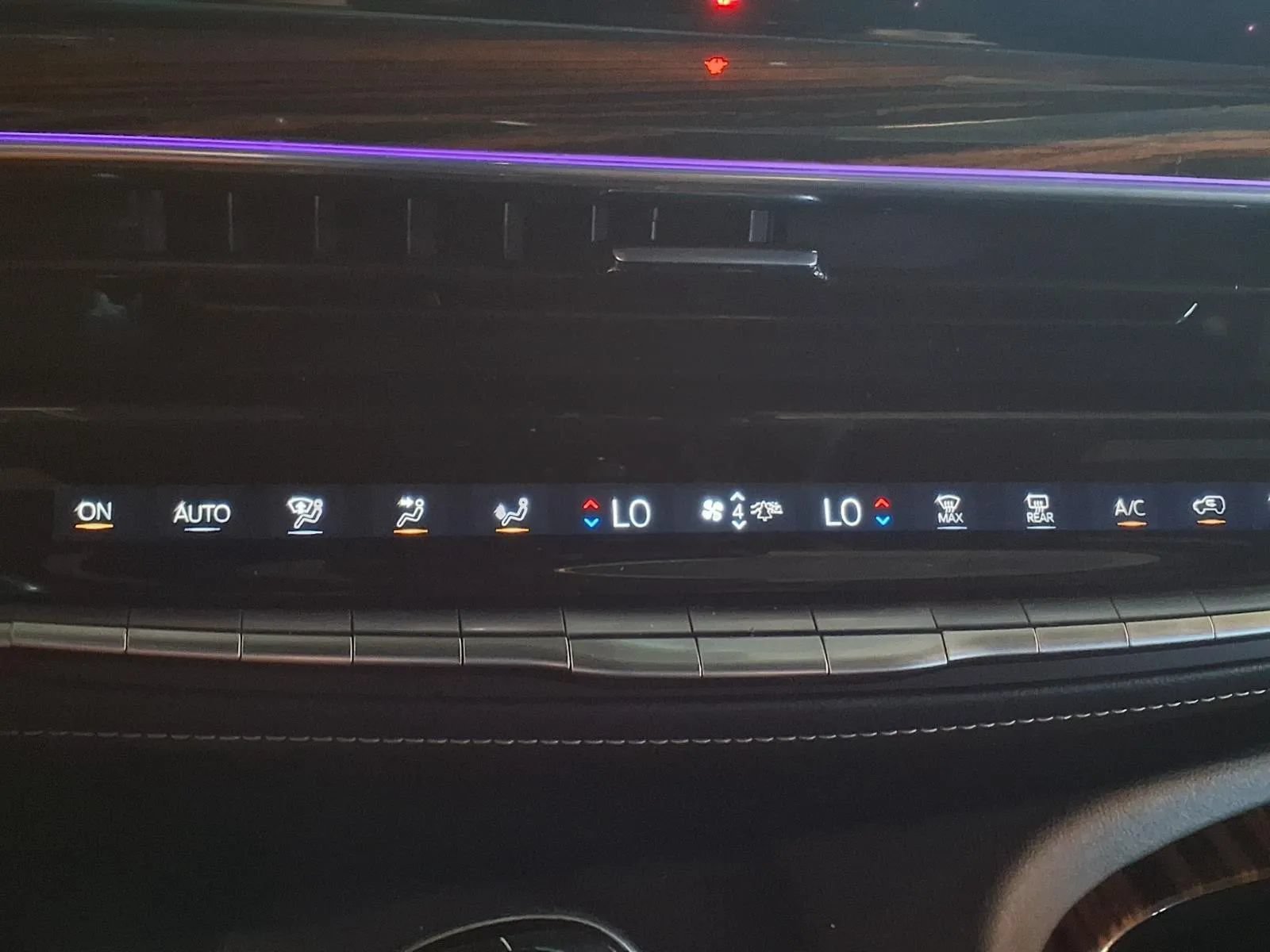 Used 2021 Cadillac Escalade ESV Premium Luxury w/ Driver Assist Tech Package AWD/4WD image 21