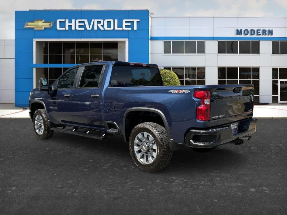 Used 2023 Chevrolet Silverado 2500 Custom w/ Custom Value Package image 3