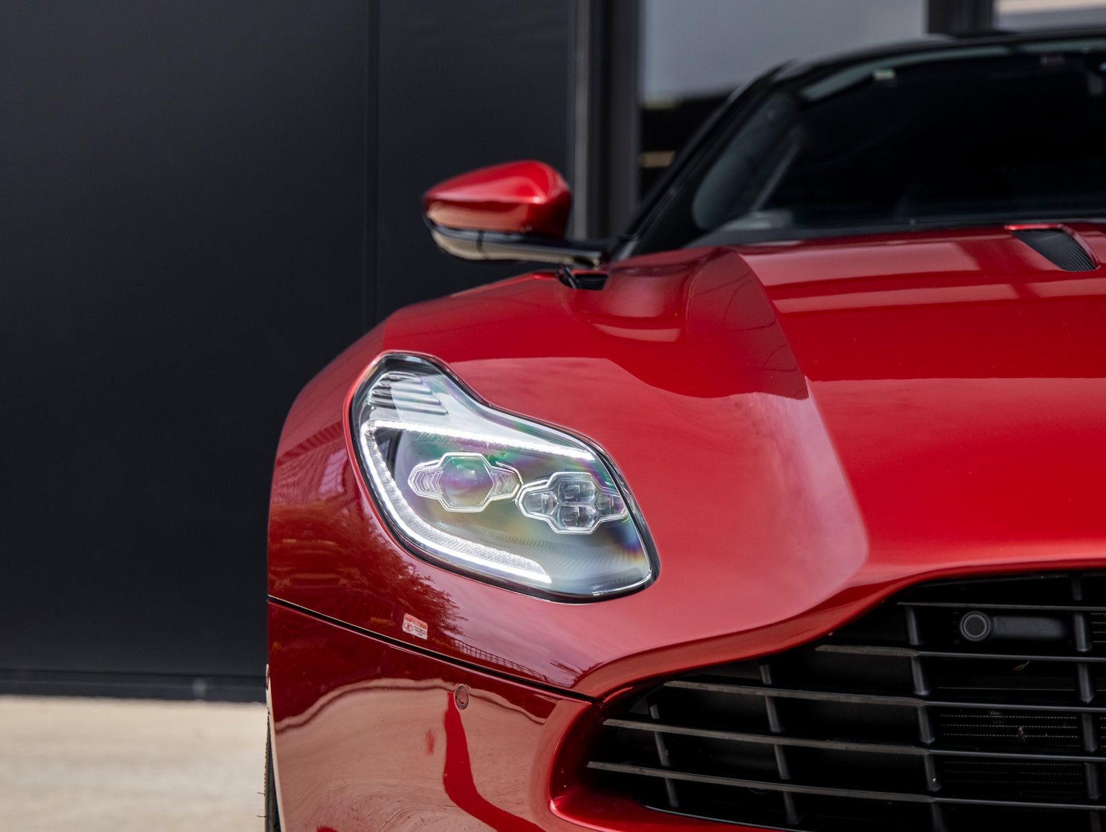 Used 2017 Aston Martin DB11 V12 RWD image 18