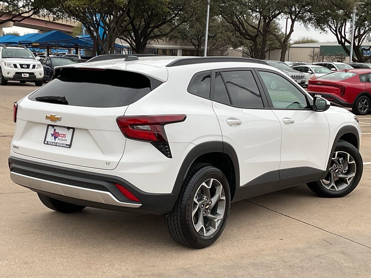 Used 2025 Chevrolet Trax LT w/ LT Convenience Package image 5
