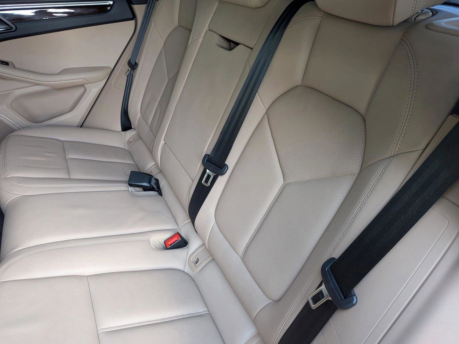 Used 2023 Porsche Macan AWD/4WD image 15