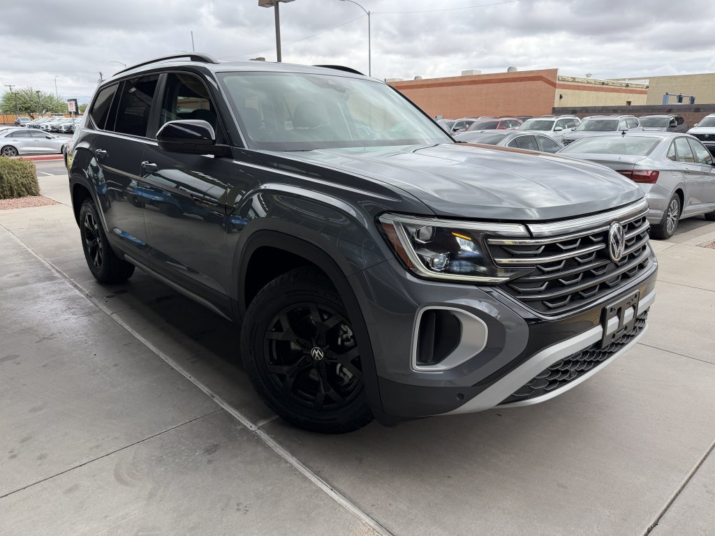 Used 2024 Volkswagen Atlas Peak Edition SE AWD/4WD image 6