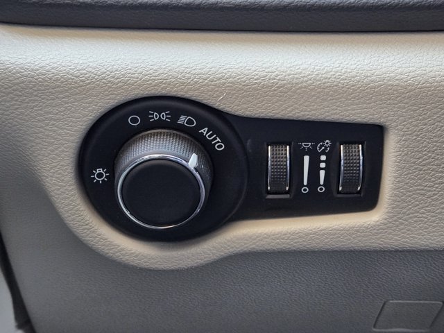 Certified 2023 Chrysler Voyager LX FWD image 22