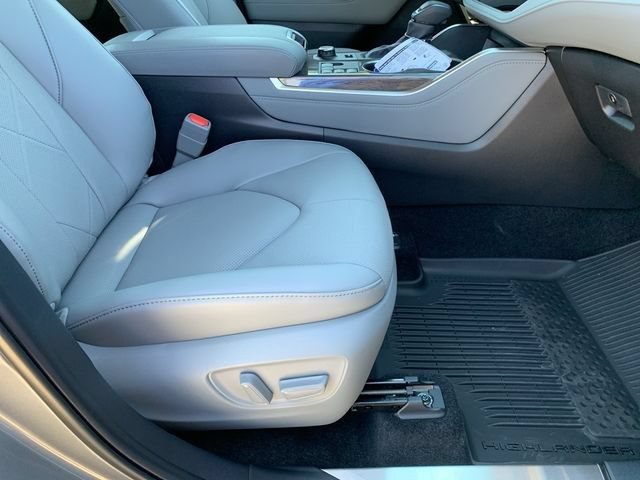 New 2025 Toyota Highlander Platinum AWD/4WD image 17