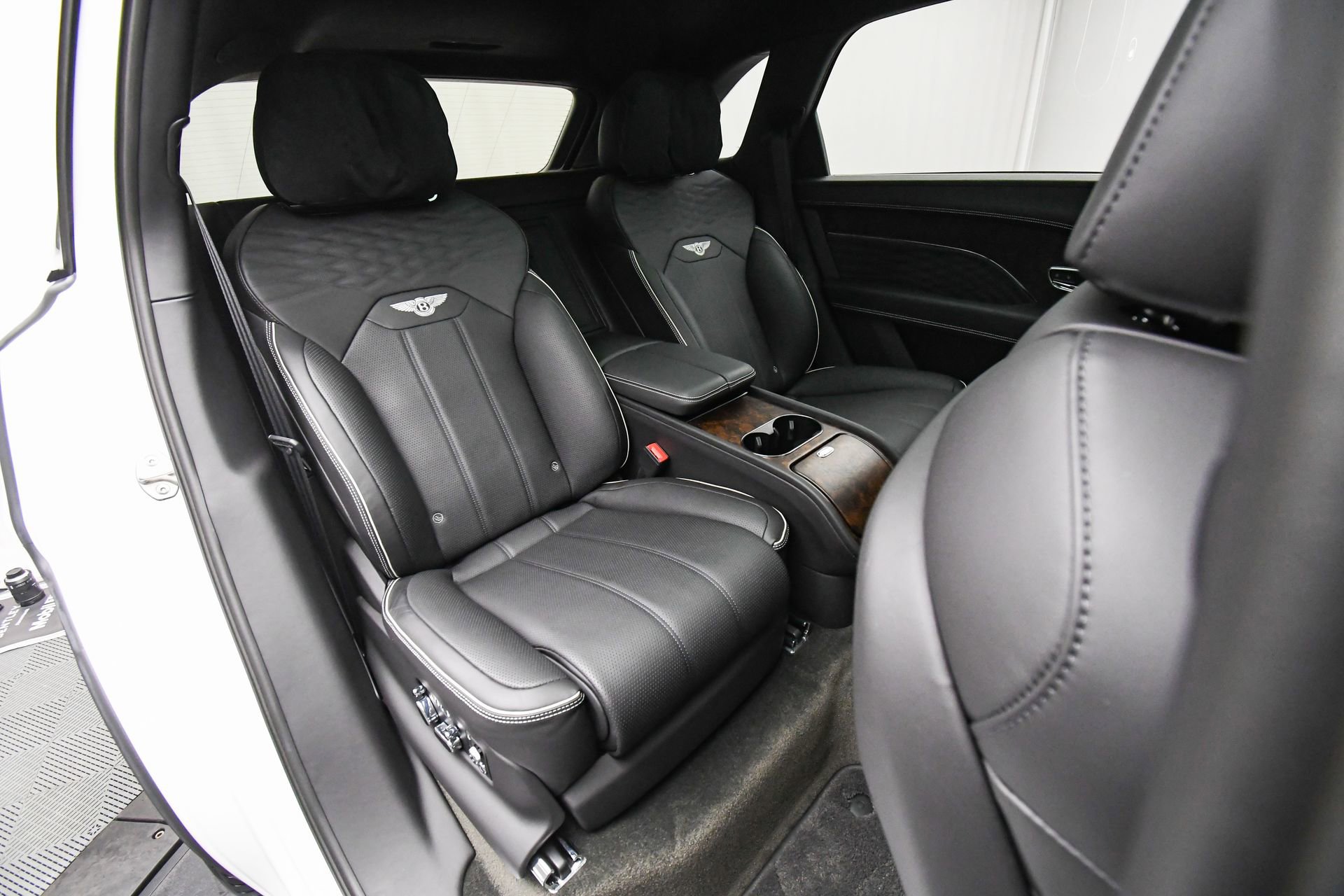 Used 2023 Bentley Bentayga Extended Wheelbase image 51