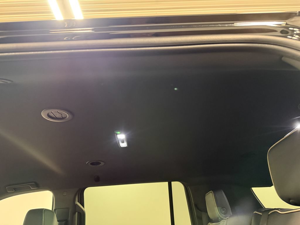 Used 2024 Chevrolet Suburban Premier AWD/4WD image 49